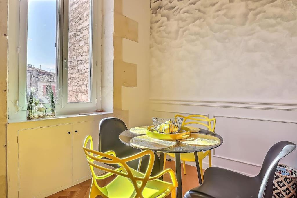 Le Yellow - Central - Climatise Nîmes Eksteriør billede