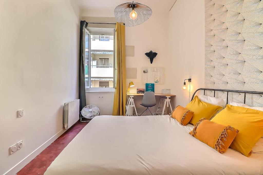 Le Yellow - Central - Climatise Nîmes Eksteriør billede