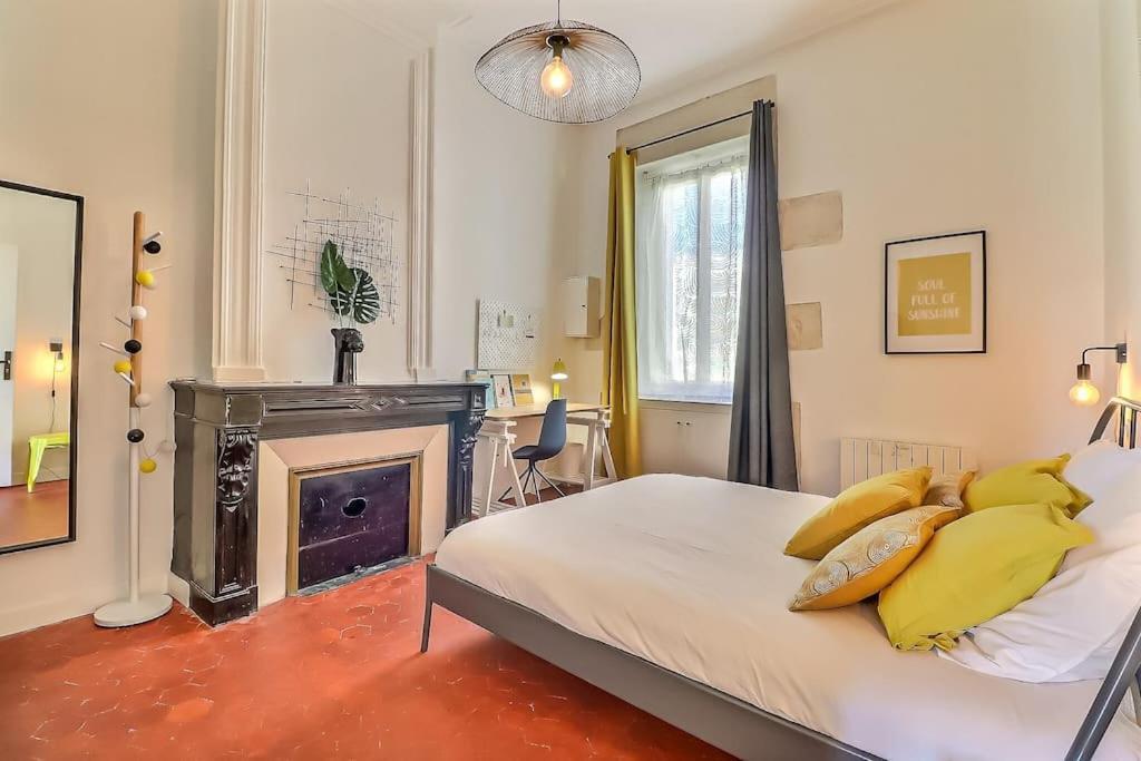 Le Yellow - Central - Climatise Nîmes Eksteriør billede